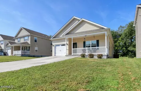 209 Heritage Crossing Dr, Maryville, TN 37804
