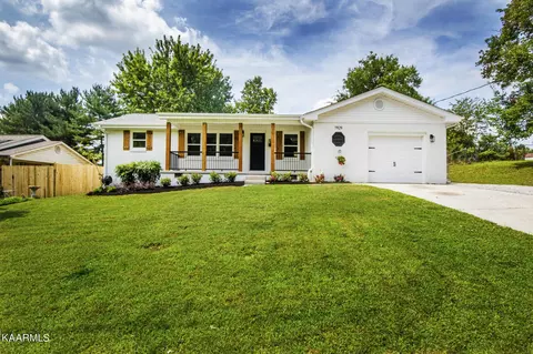 7929 Ewing Rd, Powell, TN 37849