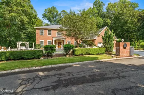 101 Crestview Ln, Oak Ridge, TN 37830