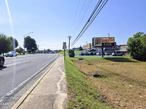 S Main St, Crossville, TN 38555