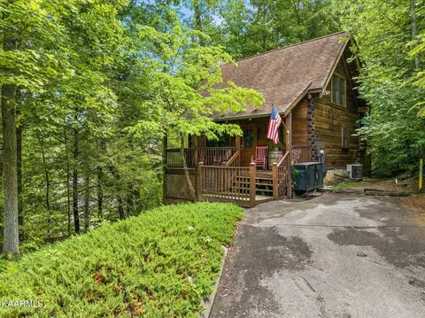 714 Aerie Way, Pigeon Forge, TN 37863