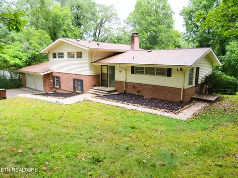 15 Westover Dr, Oak Ridge, TN 37830