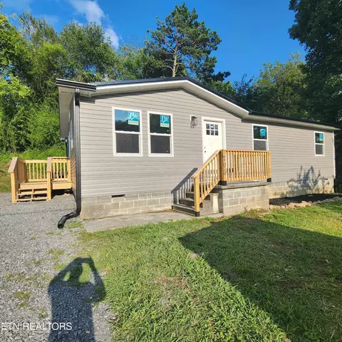 705 NW Leveck St, Athens, TN 37303