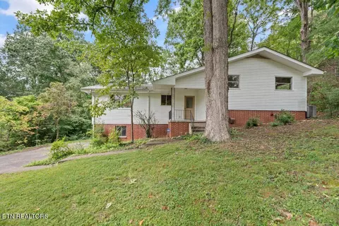 834 W Outer Dr, Oak Ridge, TN 37830