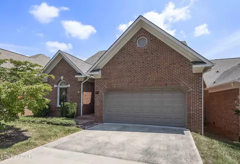 8512 Oxford Dr, Knoxville, TN 37922