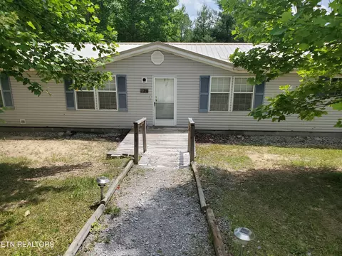 720 Fairview Dr, Crossville, TN 38571