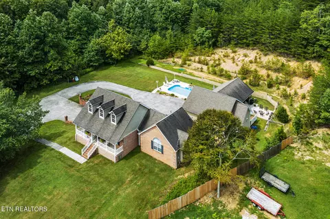 719 E Brushy Valley Dr, Powell, TN 37849