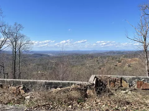 815 Kings Way, Gatlinburg, TN 37738