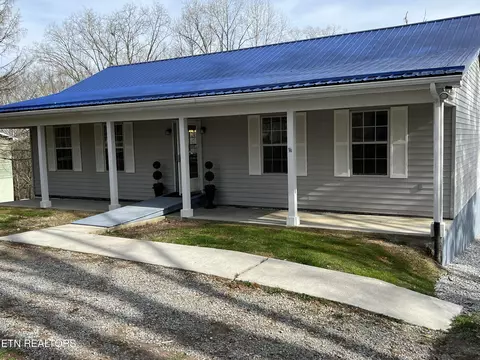136 Tan Bark Ln, La Follette, TN 37766