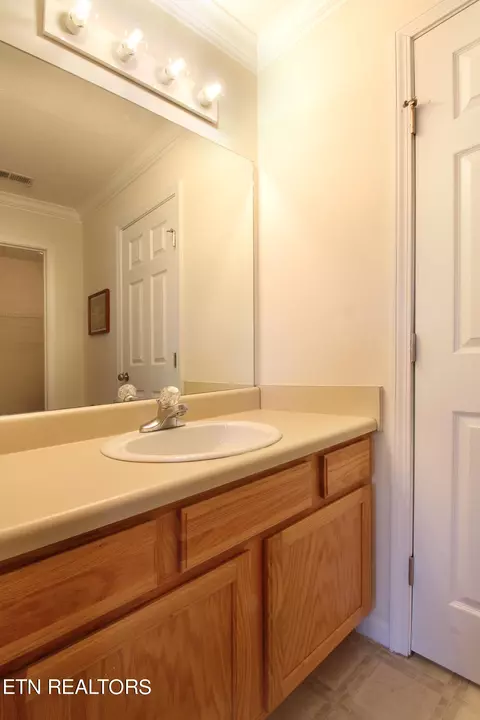 2015 Gatehouse Ln, Powell, TN 37849 photo 24