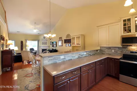 2015 Gatehouse Ln, Powell, TN 37849 photo 7