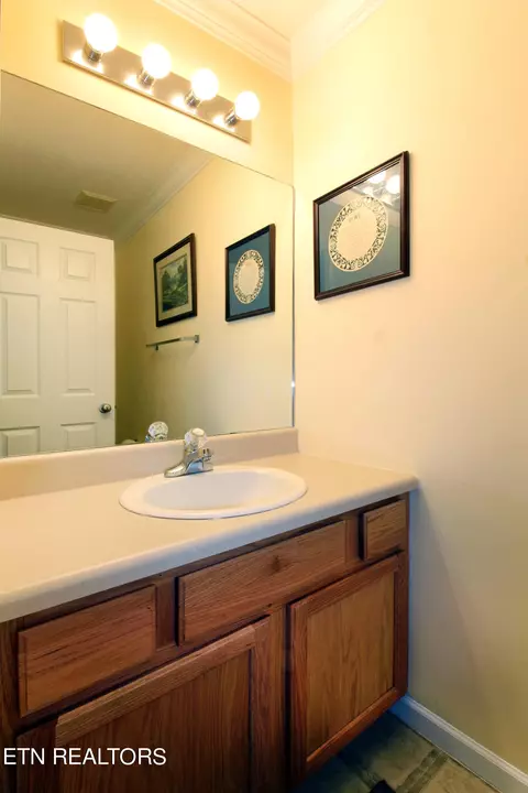 2015 Gatehouse Ln, Powell, TN 37849 photo 14