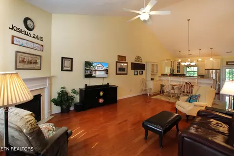 2015 Gatehouse Ln, Powell, TN 37849 photo 4