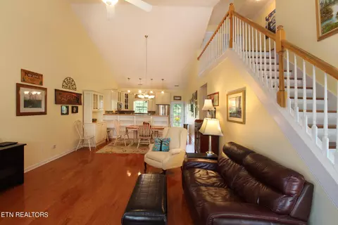 2015 Gatehouse Ln, Powell, TN 37849 photo 3