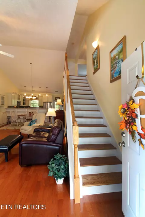 2015 Gatehouse Ln, Powell, TN 37849 photo 2