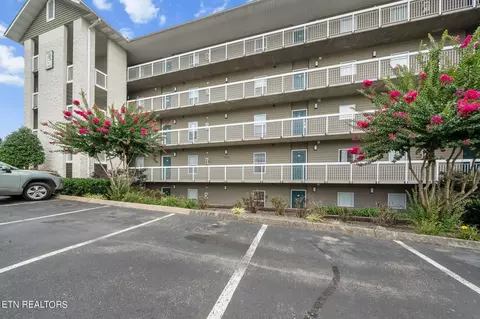205 Ogle Dr #512, Pigeon Forge, TN 37876
