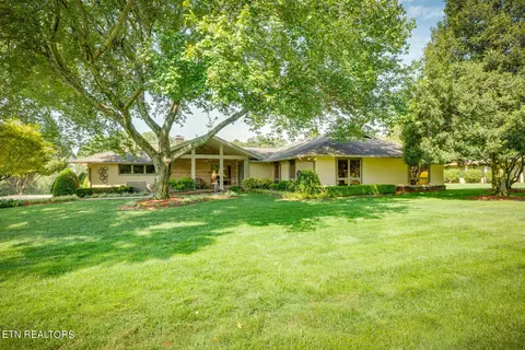12369 N Fox Den Dr, Farragut, TN 37934