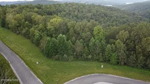 563 Summer Cir, La Follette, TN 37766