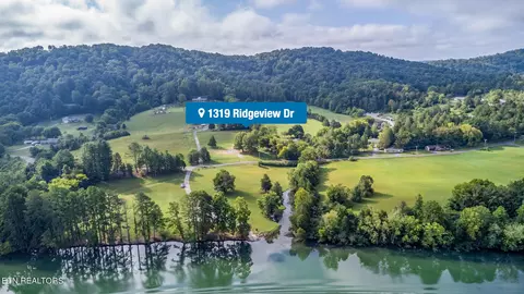 1319 Ridgeview Dr, Clinton, TN 37716