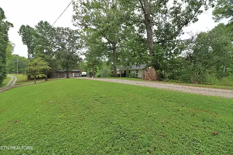 216 Bond Ln, Oneida, TN 37841