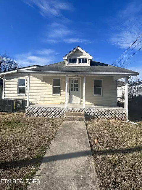 719 Siluria St, Harriman, TN 37748