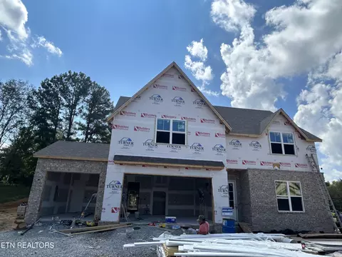279 Clover Cir, Lenoir City, TN 37772