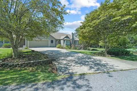 102 Bradford Ln, Crossville, TN 38558