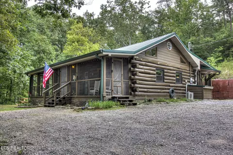 215 Lake Heights Rd, Tellico Plains, TN 37385
