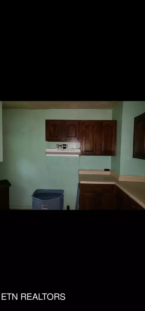 105 E Winchester, Middlesboro, KY 40965 photo 10
