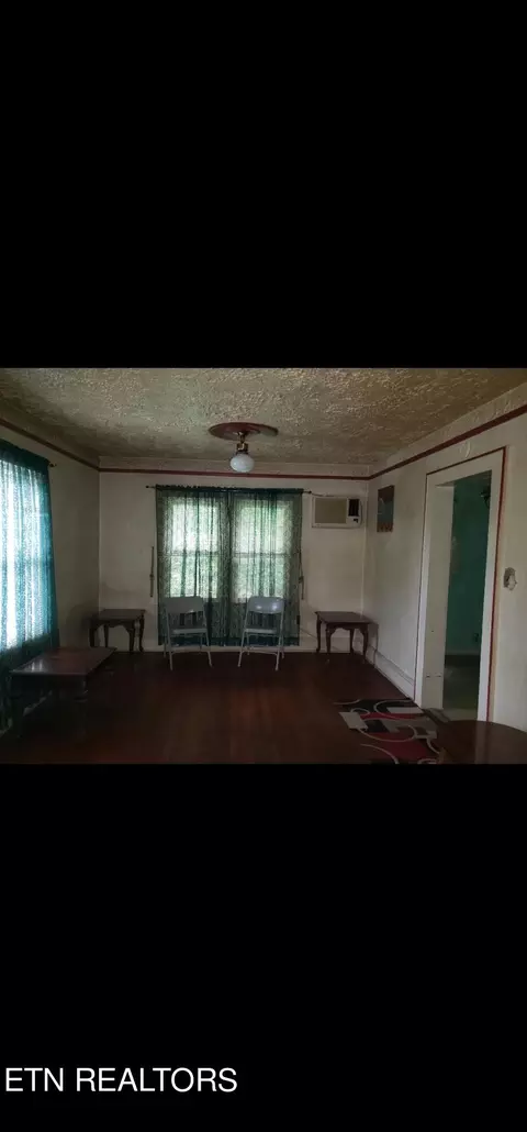 105 E Winchester, Middlesboro, KY 40965 photo 7