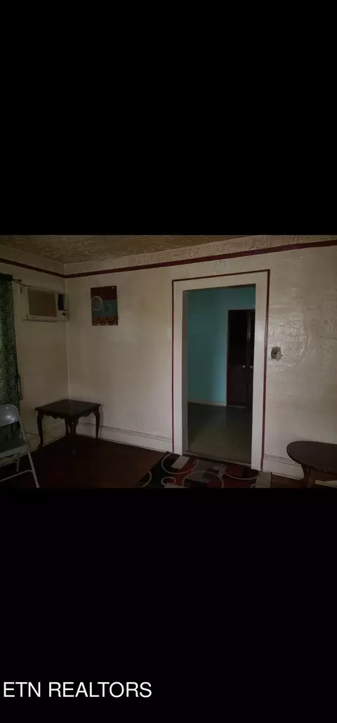 105 E Winchester, Middlesboro, KY 40965 photo 8