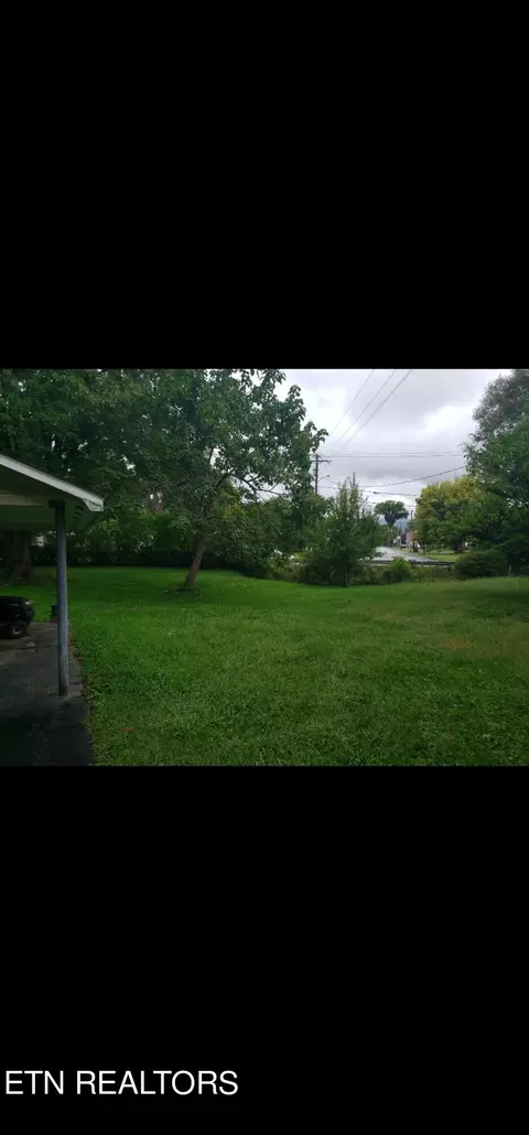 105 E Winchester, Middlesboro, KY 40965 photo 5