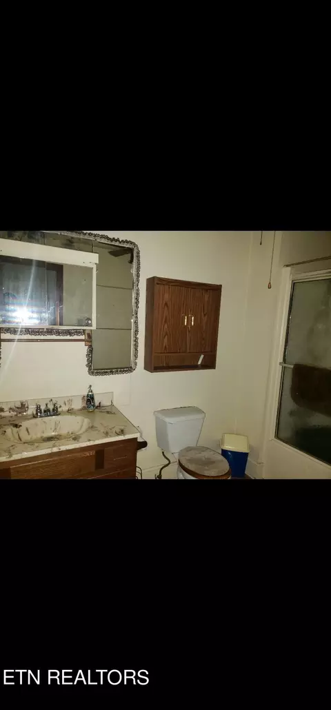 105 E Winchester, Middlesboro, KY 40965 photo 16
