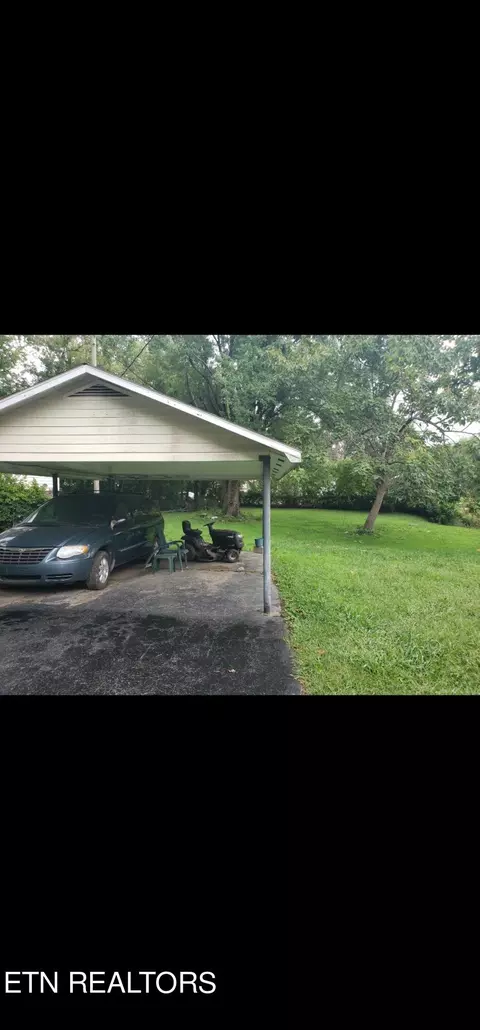 105 E Winchester, Middlesboro, KY 40965 photo 2