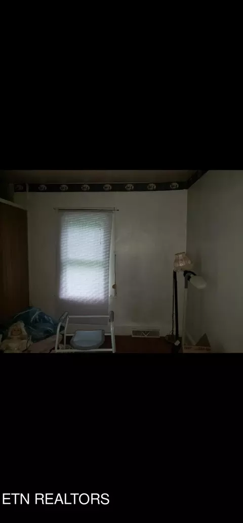 105 E Winchester, Middlesboro, KY 40965 photo 21