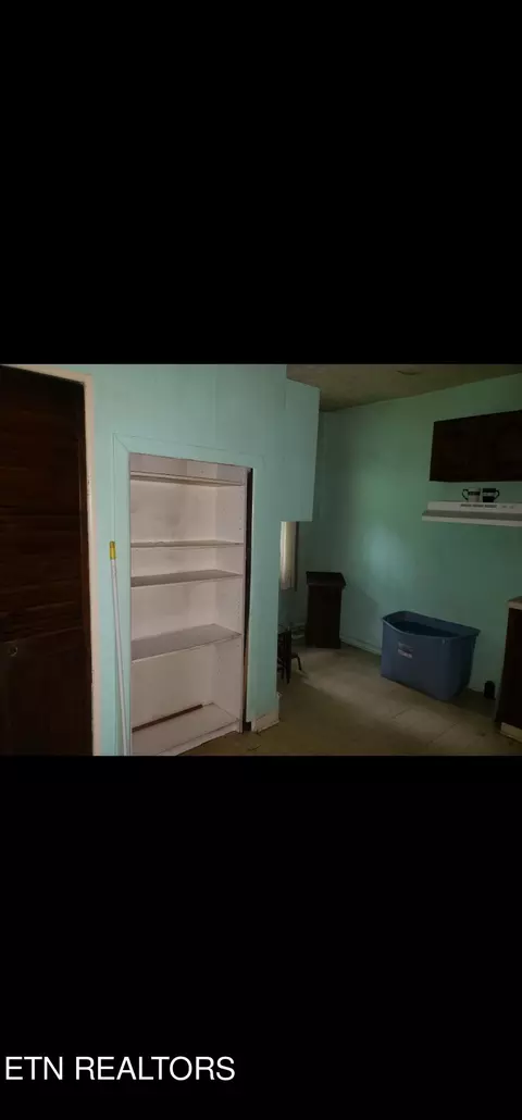 105 E Winchester, Middlesboro, KY 40965 photo 11