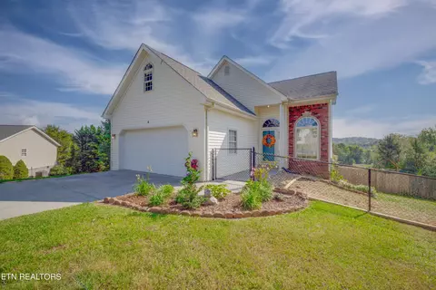 4 Rachel Ct, Johnson City, TN 37615