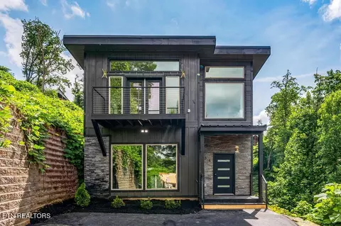 634 Woodland Dr, Gatlinburg, TN 37738