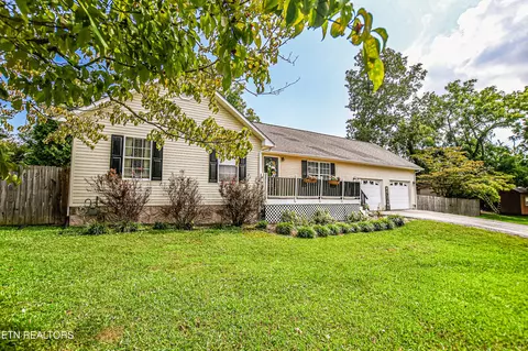 236 Alpine Dr, Jacksboro, TN 37757