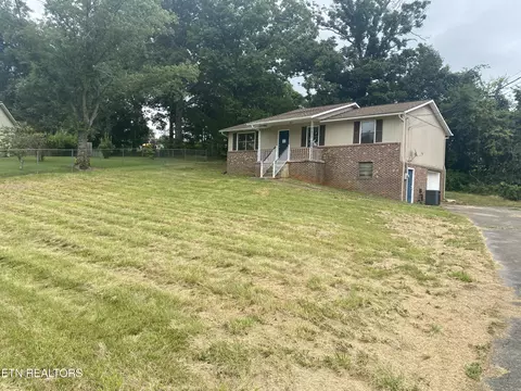 2841 Shiloh Cir, Strawberry Plains, TN 37871
