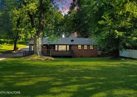 311 Old Tacora Hills Rd, Clinton, TN 37716