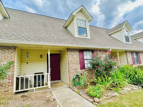 922 Chip Cove Ln, Knoxville, TN 37938