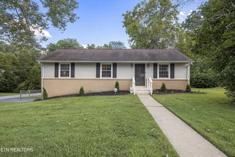 324 Sarvis Dr, Knoxville, TN 37920