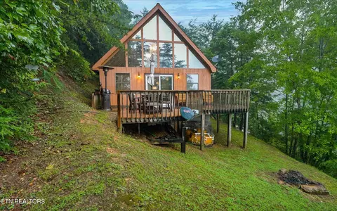 1819 Walker Tr, Sevierville, TN 37876