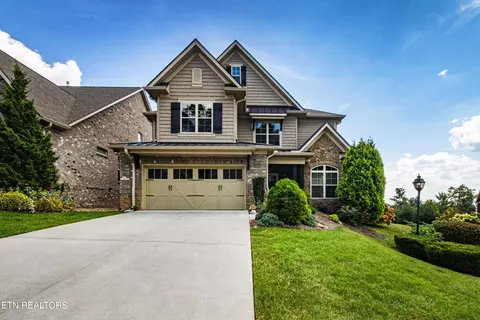 1265 Bishops View Ln, Knoxville, TN 37932