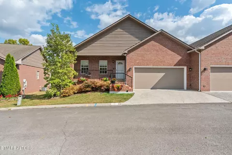 61 Riverview Dr, Oak Ridge, TN 37830