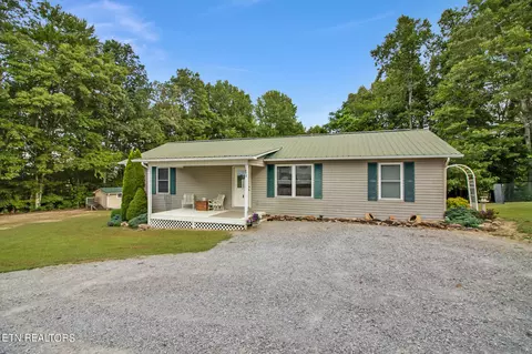 16 Brewer Rd, Pikeville, TN 37367