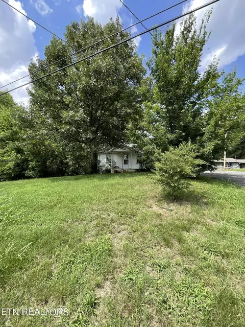 648 Middle Creek Rd, Sevierville, TN 37862