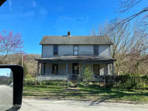 430 Clifty St, Harriman, TN 37748