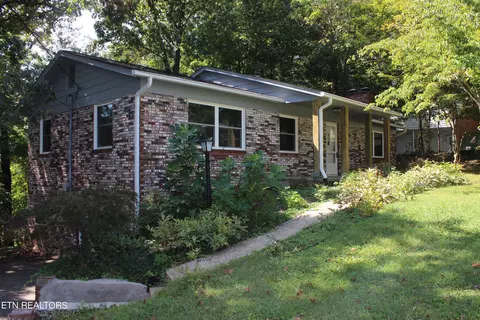 504 Scenic Dr, Clinton, TN 37716